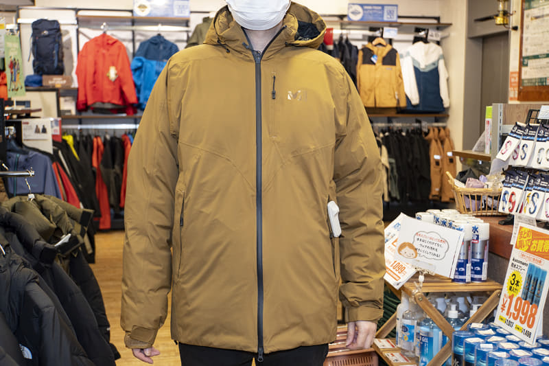 ミレー TYPHON 50000 2L ストレッチダウン(63,800円)。カラーはハニーマスタードのほかにブラックノアールがある