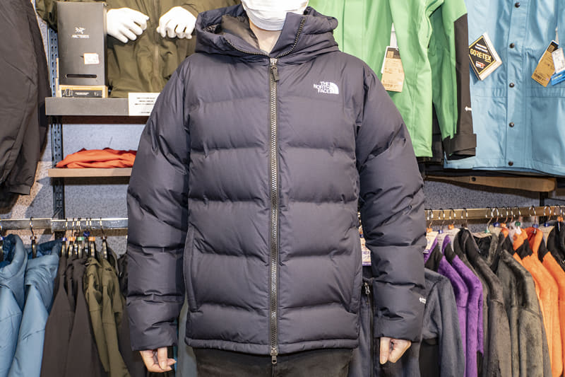 ザ・ノース・フェイス Belayer Parka(60,500円)。カラーはアビエイターネイビーのほか、ブラック、ダークセージグリーンがある