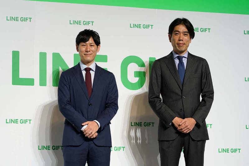 LINE ギフト事業部 米田昌平 事業部長(左)とヤフー コマースカンパニー 畑中基ショッピング統括本部長