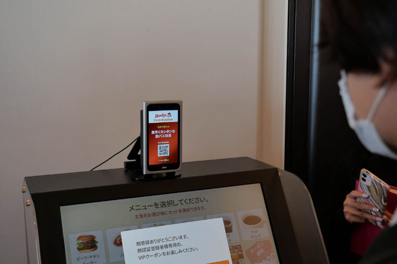 顔情報が登録済みの場合、オーダーを開始すると同時に顔認識が行なわれる。この時にはマスクを外す必要がない