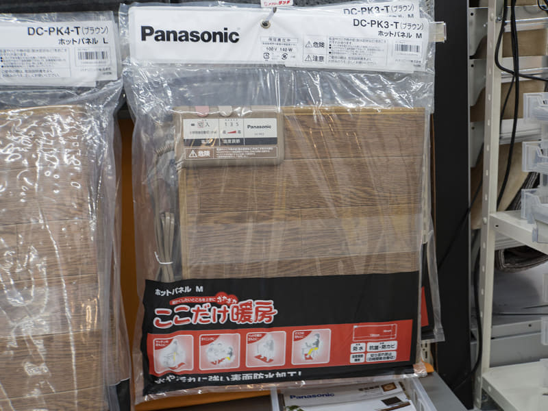 パナソニック「ホットパネルM DC-PK3」(10,050円)。サイズは1,200×430mm(幅×奥行)