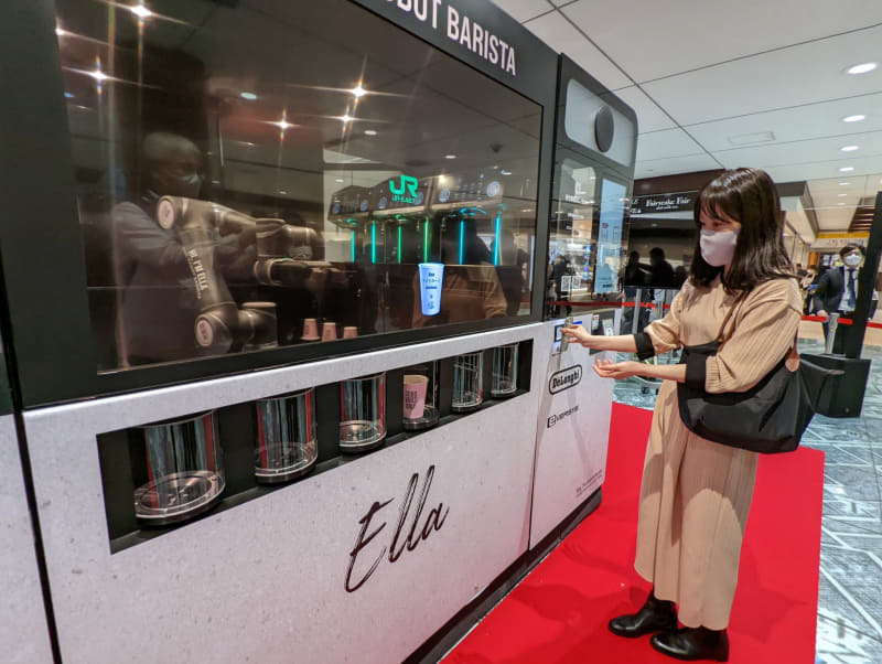 モバイルオーダーであれば発行されたQRコードを提示するだけなので、素早く商品を受け取れる