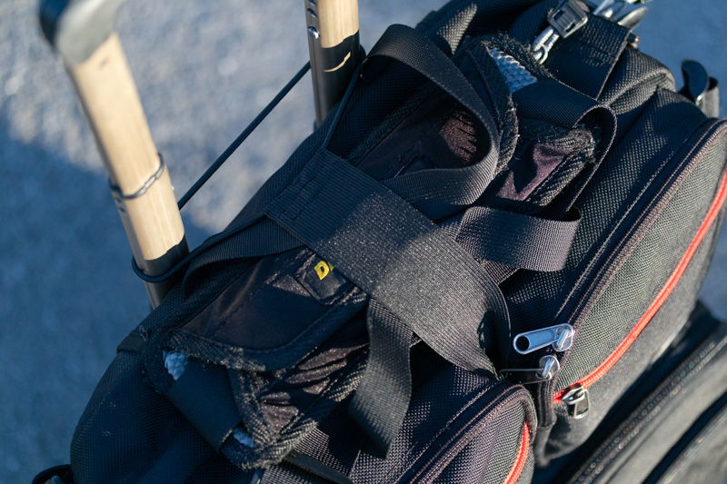 このように、バッグのストラップもうまい具合に収まりました