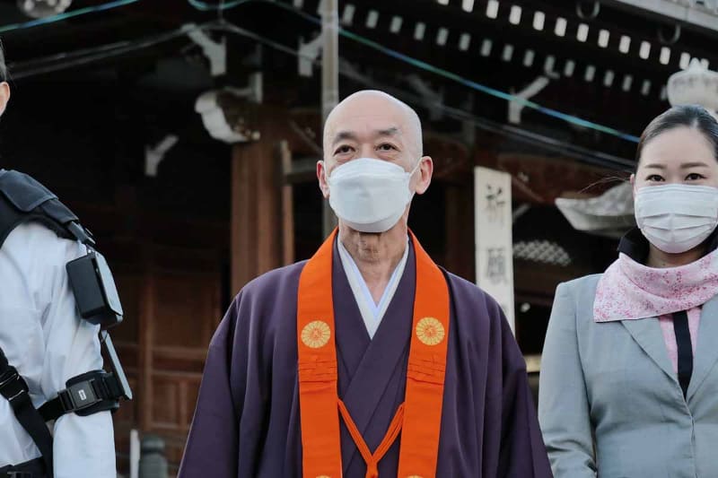 実証実験で利用されたWALK-MATEを「同行二人ロボット」と認定、命名した総本山善通寺法主の菅智潤大僧正