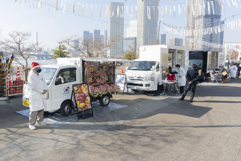 豊洲公園で実施されているMIKKE!出店者が集まるイベント「MIKKE!クリスマスマーケット」の様子。期間は12月16日から20日まで