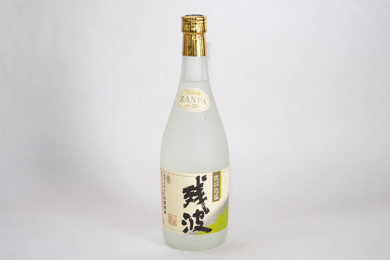 残波ホワイト25度 720ml