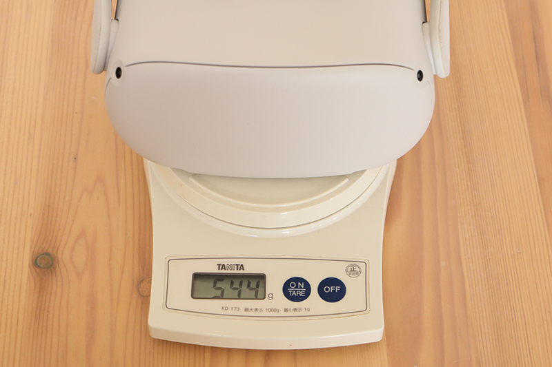 本体の重量は、約544g。それなりに重い