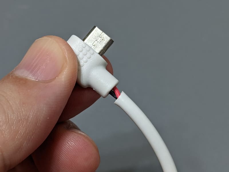 物理的にキズが入ったわけではなく、結合部がズレて隙間ができているような場合は、本製品は補修に最適だ