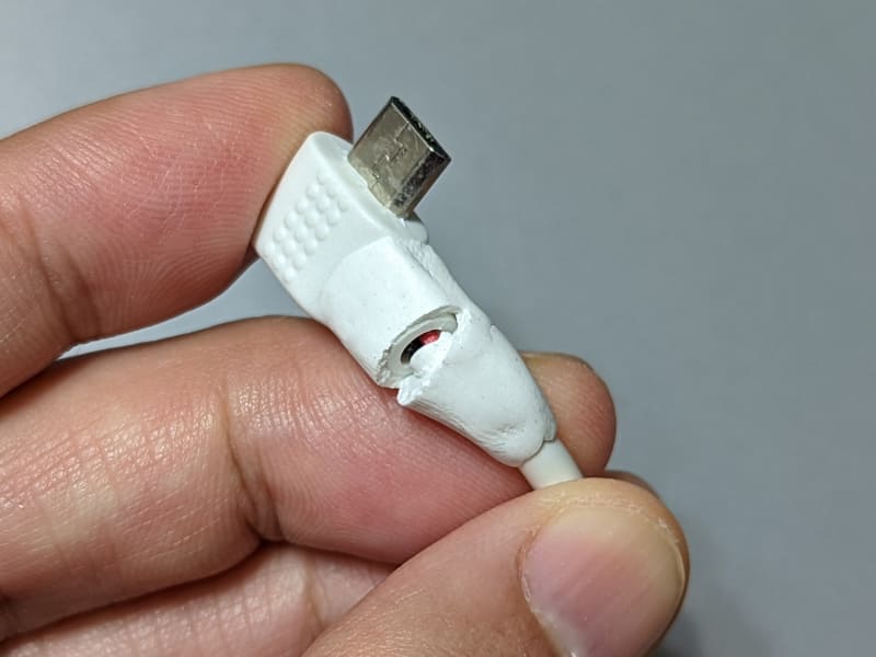 硬化状況を確認しようと焦って途中で曲げるとこのようなことになる