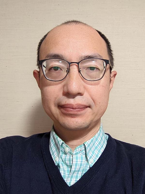 こちらは筆者が普段に見つけている眼鏡での自撮り