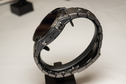 ガーミンフラッグシップ「fenix 7」の進化。ガラス全面でソーラー発電