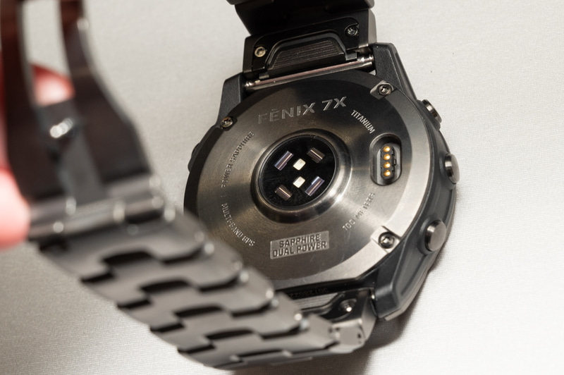 センサーが6つになった第4世代の光学式心拍センサー