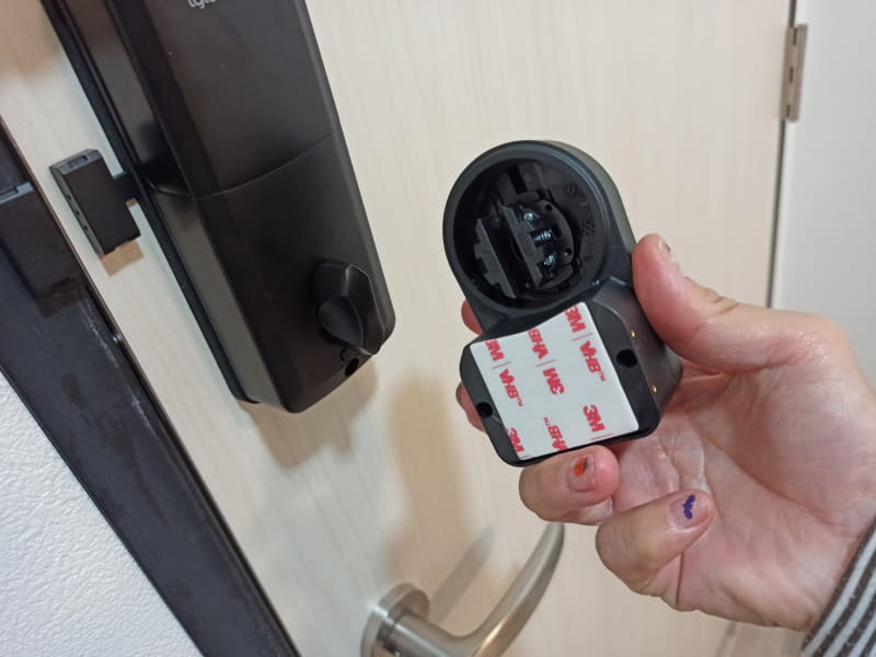 今あるカギの上にかぶせて使う「セサミ4」