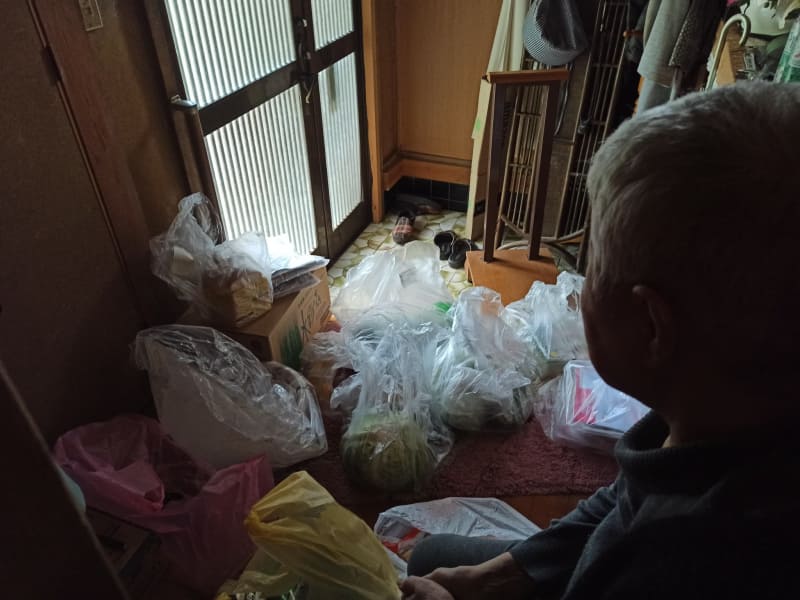 母の食料調達は週一回配達のコープデリだが、消費しきれない大量の食材を注文されてしまうのが悩み