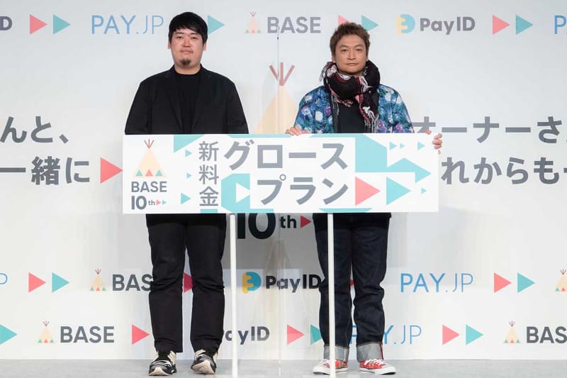 BASE 鶴岡裕太CEO(左)と香取慎吾さん(右)