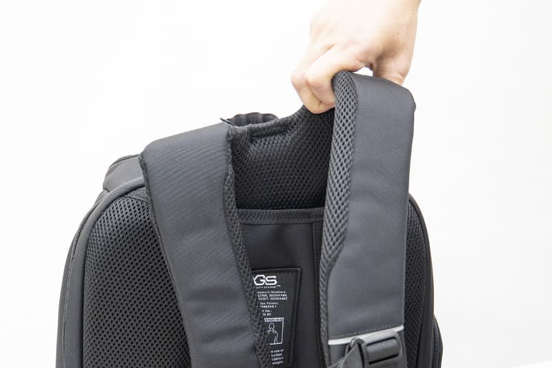 荷物が重くなるとサスペンションの原理で体への負担を軽減するシステム