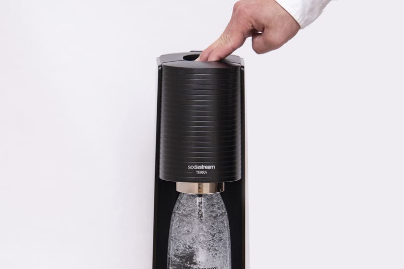 上部のボタンを強く押し込むことで炭酸ガスが注入される