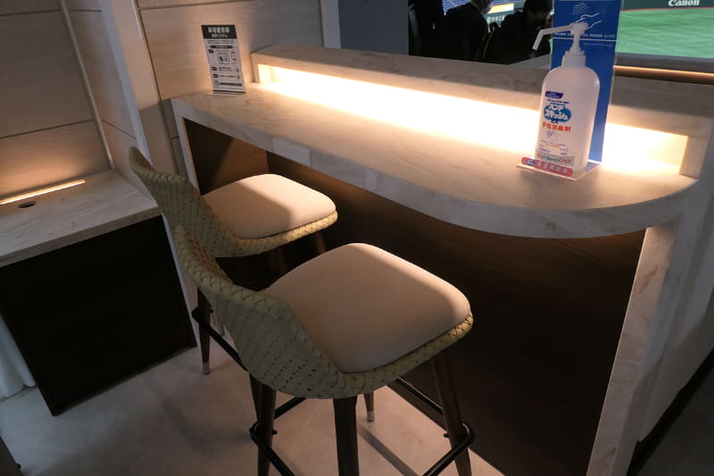 後方にカウンター席