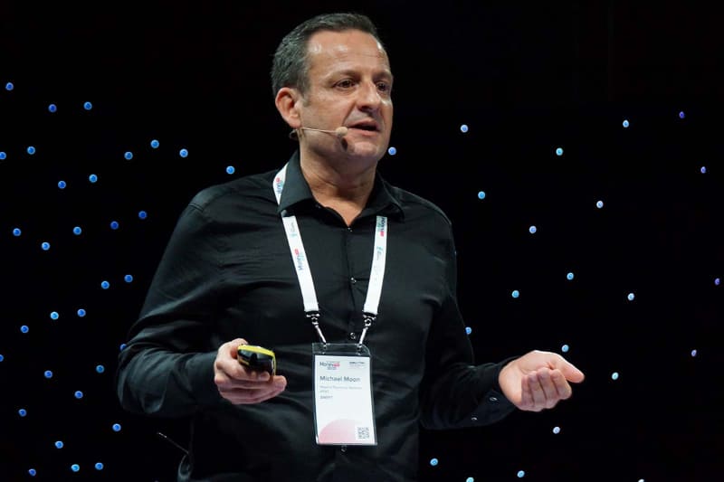 SWIFT gpiについて解説する同社アジア太平洋地域担当ヘッドのMichael Moon氏(当時)。2018年3月にシンガポールで開催されたMoney20/20 Asiaにて撮影