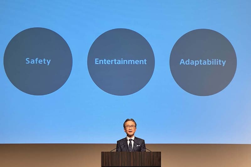 ソニー・吉田社長は「セーフティ・エンタテインメント・アダプタビリティ(適応性)の3点でモビリティに貢献できる」と話す。そこにはネットワークサービスが必須だ。