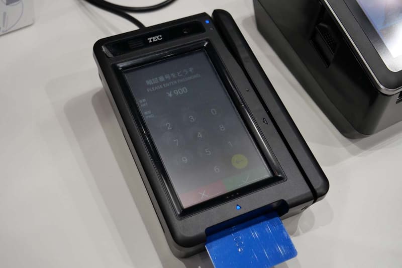 タッチディスプレイに表示されるPINパッドは数字がランダム表示される