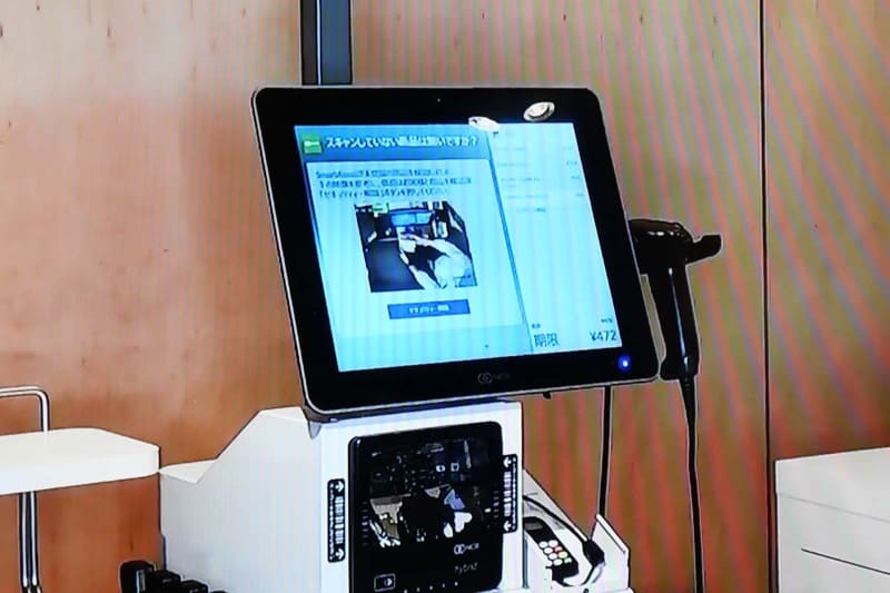 商品のスキャン漏れや、意図的な誤スキャン、スキャン抜きなどの不正を、カメラによる商品の動きとスキャン情報などから検知し、画面に警告する