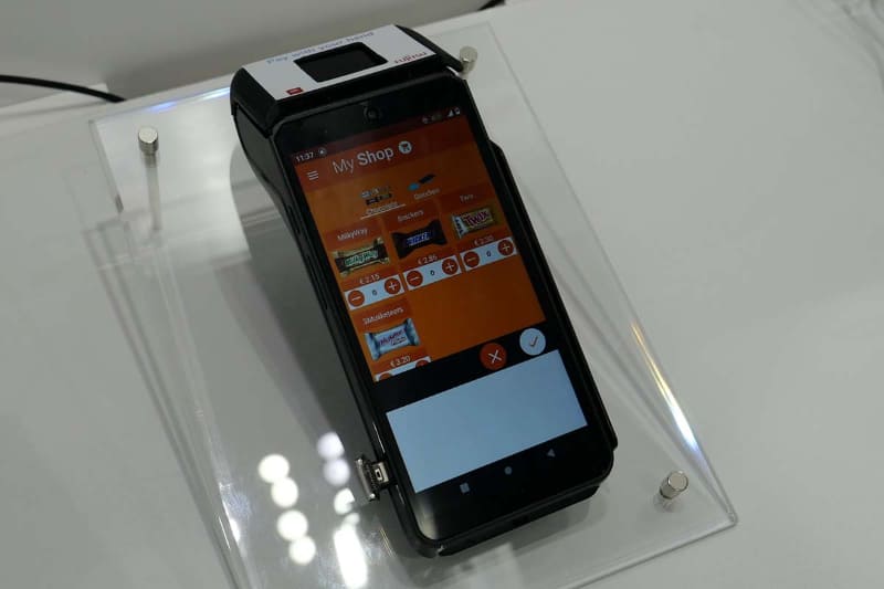 AXIUM DX8000に富士通フロンテックの手のひら静脈センサーを搭載したデモ端末