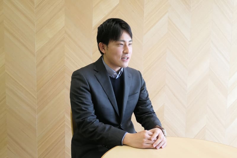 小田急電鉄株式会社 交通企画部 吉川卓杜さん。2児の父で「子育て応援ポリシー」を策定したプロジェクトメンバーの1人です
