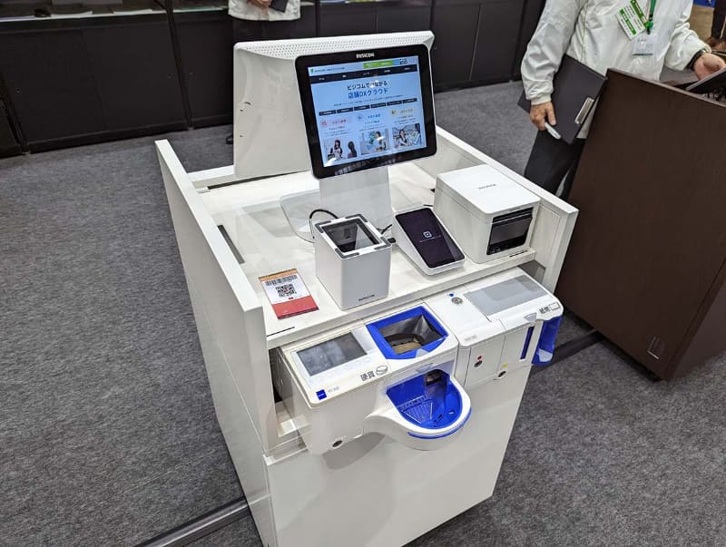 ビジコムのキャッシュレスPOSソリューション。こちらはグローリーの装置を採用したモデル