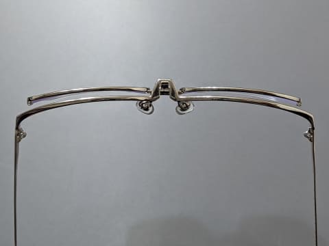 手元も見やすい跳ね上げ式メガネ Zoff「FLIP UP」 裏ワザで快適に