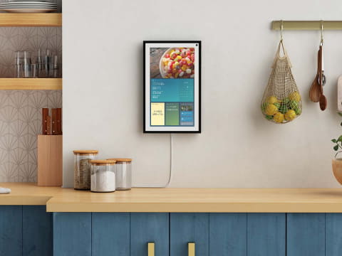 壁掛けできる15型大画面「Amazon Echo Show 15」。29980円で発売