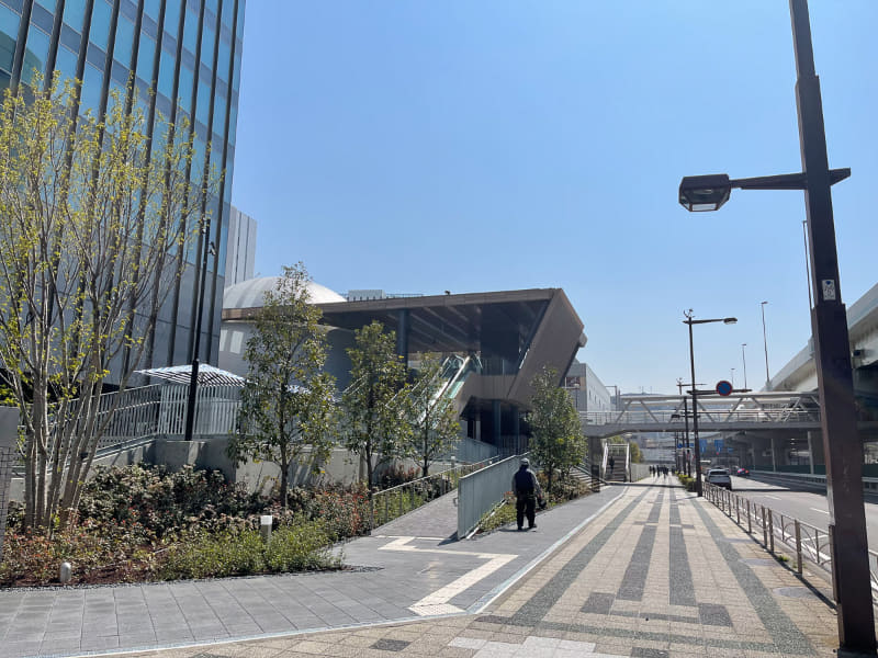 横浜駅まで歩ける陸橋と直結