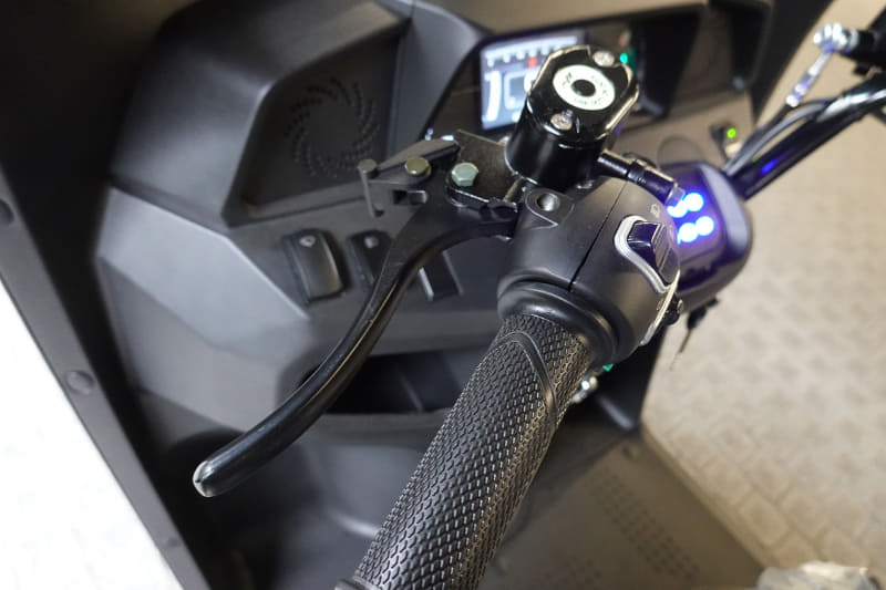 ハンドルのブレーキはロックできます