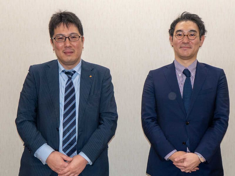 今回話を聞いた、南海フェリー営業部課長の福井和明氏(左)とQUADRACシニアマネージャーの坂野史典氏