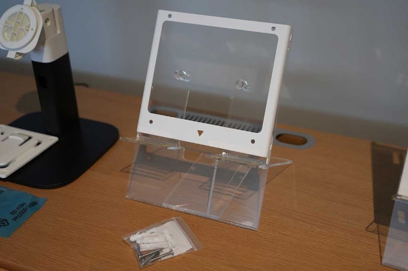 Echo Show 15の付属壁掛け金具