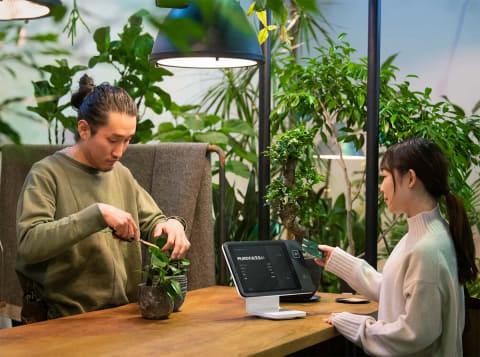 新Squareスタンド登場。タッチ決済やSuica対応で29980円 - Impress Watch