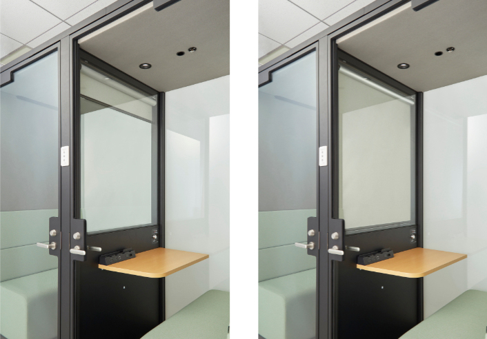 ロールスクリーンを上げた状態と下ろした状態