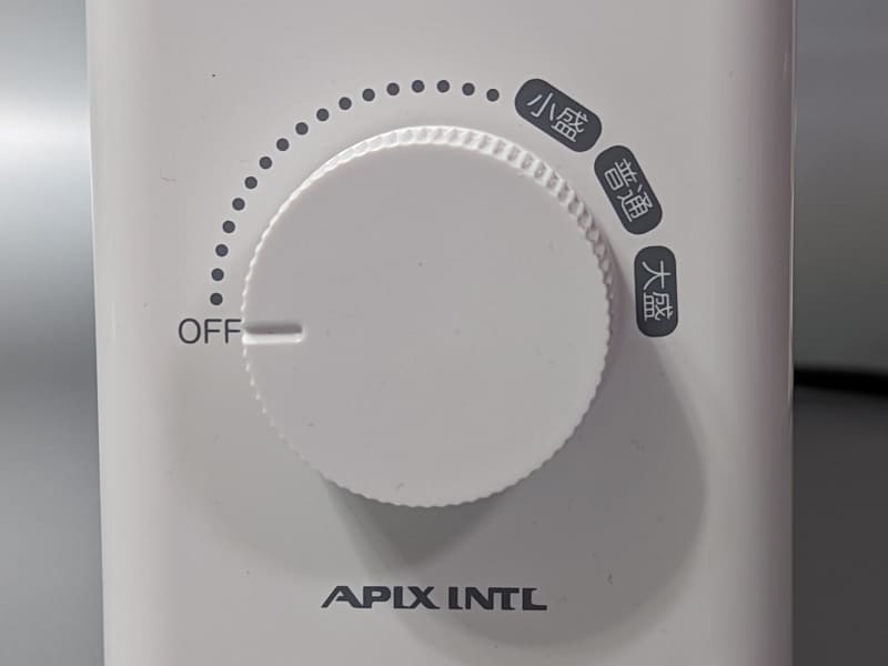 ダイヤルはロータリー式。回すにはかなり力が必要で、イマドキの家電製品に慣れていると違和感があります