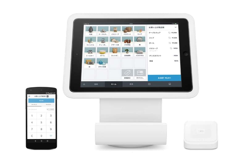 Squareスタンドの第1世代。右側にあるリーダーが別途必要だった。ディスプレイ部はリーダーがない分、第1世代の方がコンパクトだが、リーダー部を追加しても大型化は最小限で、「デザインはうまくいったと自負している」とジョーンズ氏