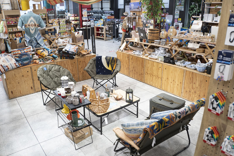 ヴィクトリア 御茶ノ水本店 1階