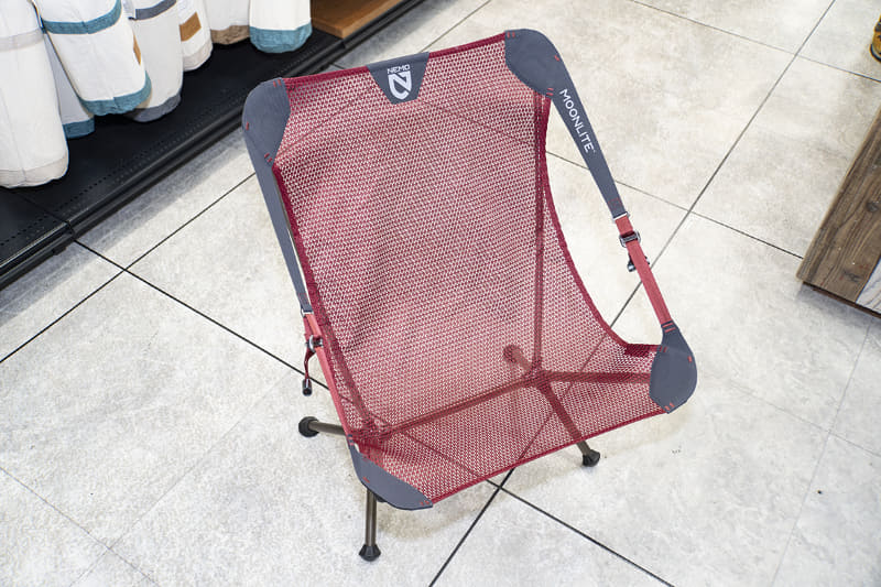 NEMO ムーンライト リクライニングチェア(18,150円)。アジャスターを調節すればリクライニングも可能