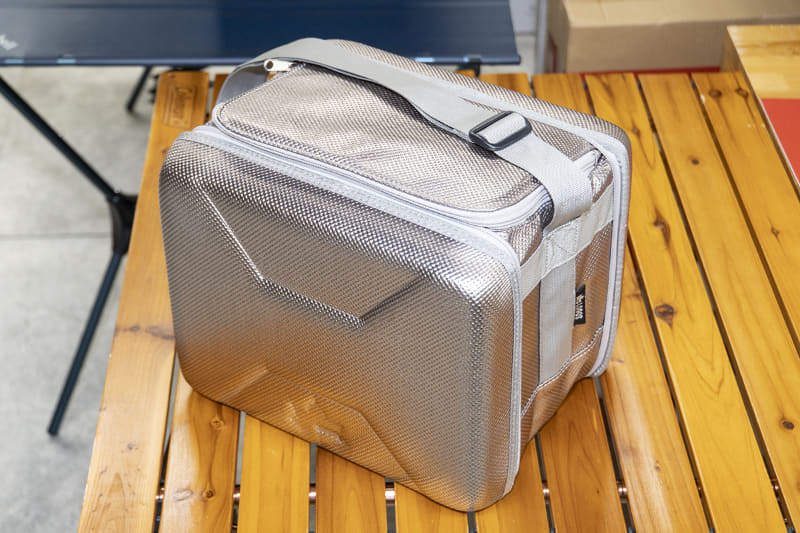 ロゴス ハーパー氷点下クーラーM(8,800円)。350ml缶が16本入る容量。インナーは取り外して洗うことができる