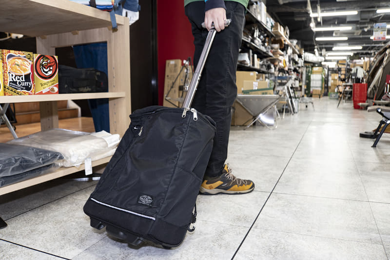 ハンドルを引き出せばキャリーバッグに