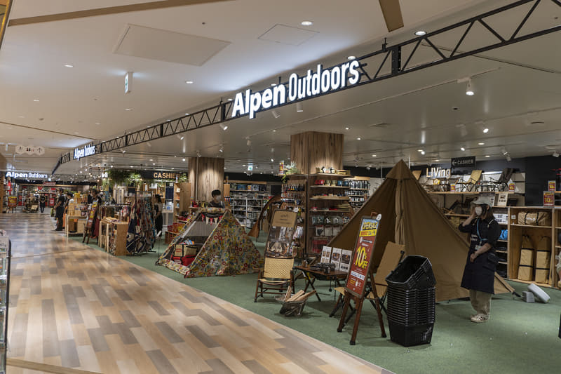 AlpenOutdoors(2階)