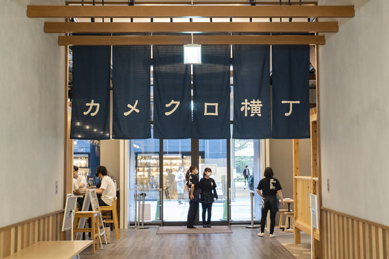 他にも施設内からカメクロ横丁への入口が設けられている