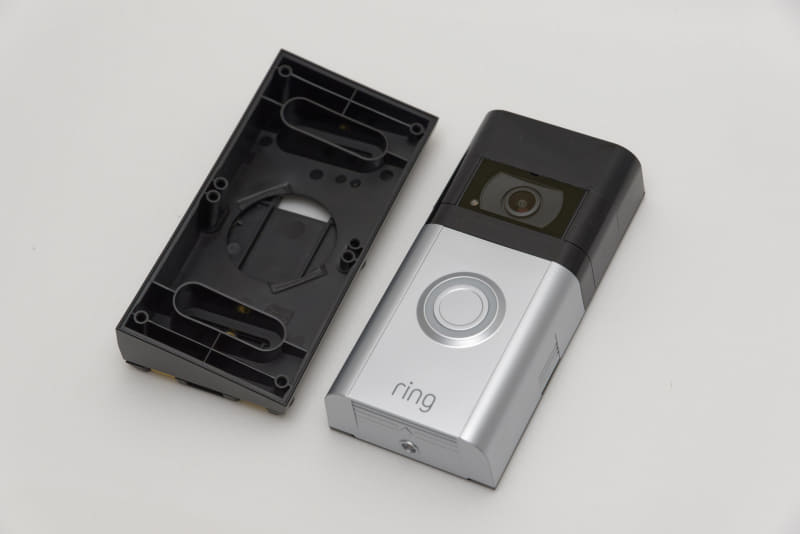 左にあるのが左右に角度をつけて取り付けられる「Corner Kit」