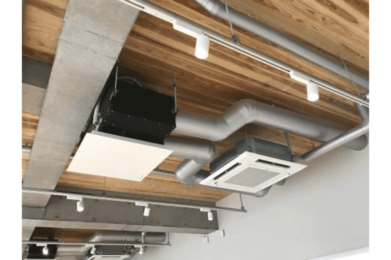 天然木の温かみが感じられるデザイン