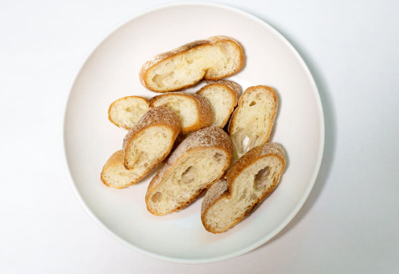 フランスパンはロッド五反田店で購入。焦げ目がつかないのはすごい