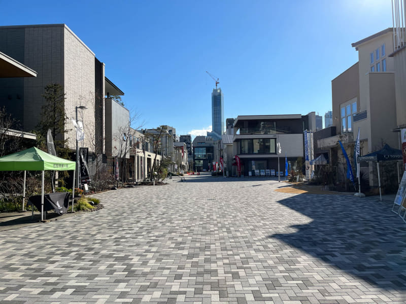 新宿の住宅展示場。ハウスメーカーを決めるまではこうした住宅展示場に何度も足を運ぶことになる