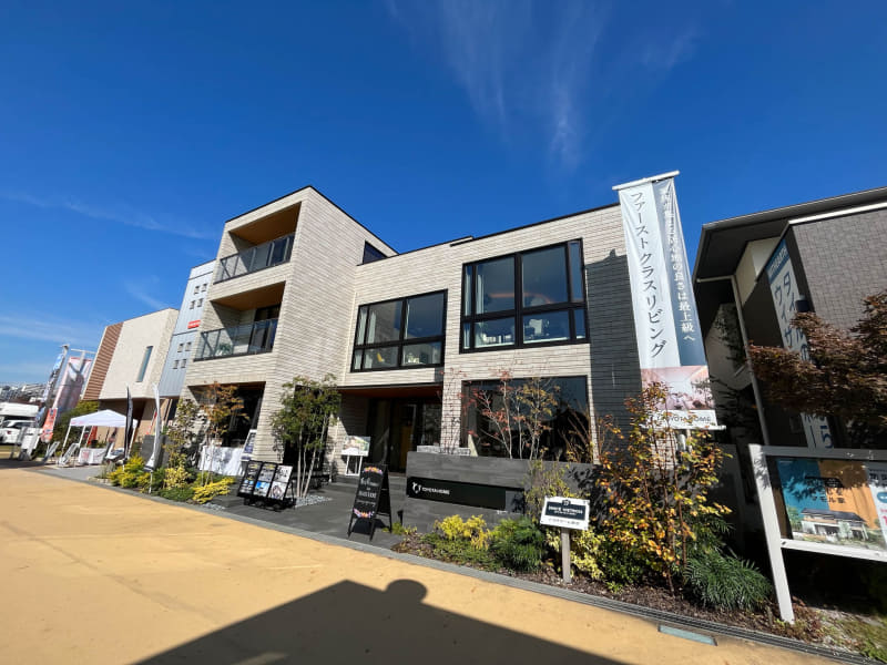 筆者が契約したハウスメーカー(トヨタホーム)のモデルハウス。こういう大きめの窓が欲しい